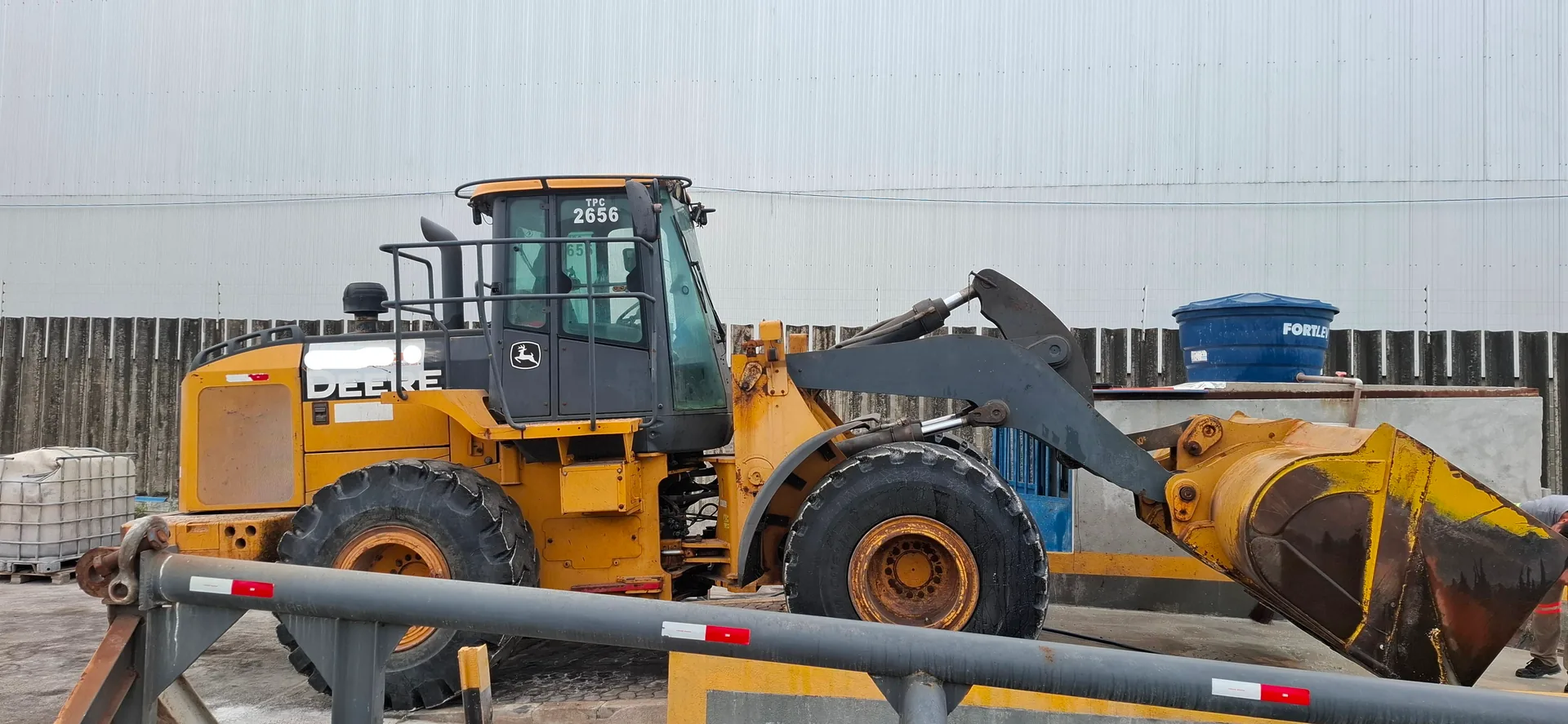 John Deere 724, pá carregadeira da GABE